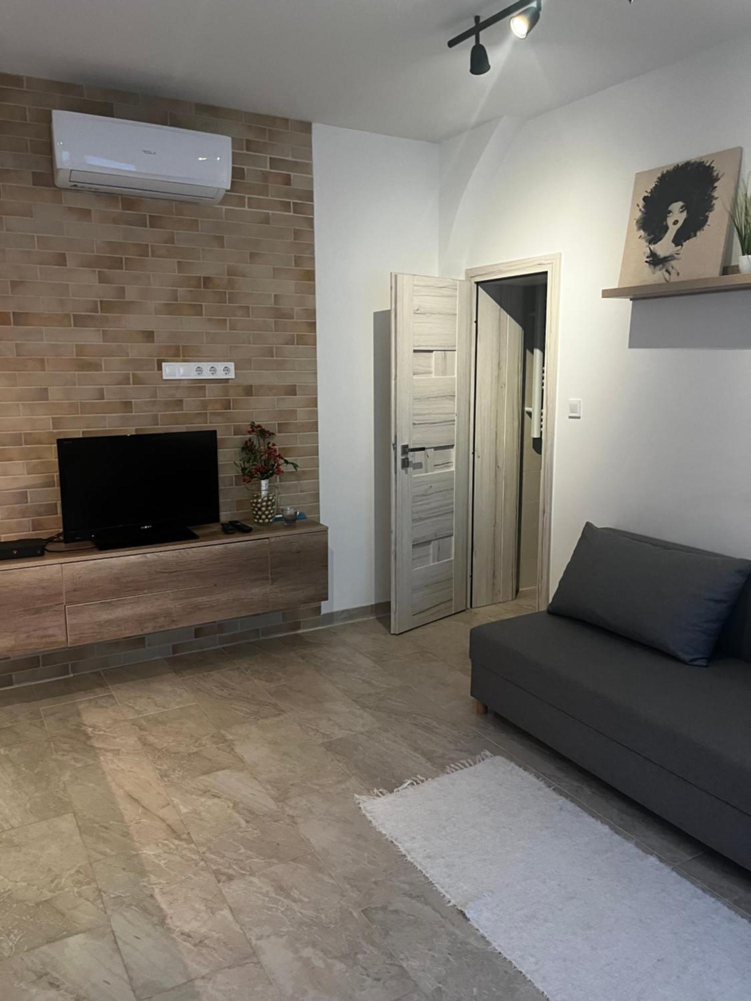 Winestone Corner Apartment Debrecen Ngoại thất bức ảnh